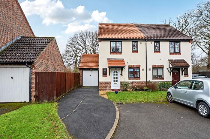 2 Bedroom Semi Detached House For Sale In Larkspur Gardens, Thatcham, RG18