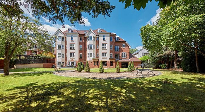 3 Bedroom Flat For Sale In Holders Hill Road, London, NW4