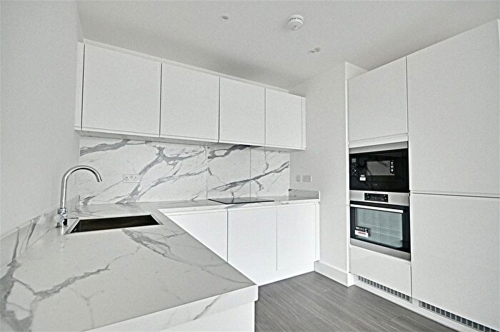 1 Bedroom Flat To Rent In Frazer Nash Close, Isleworth, TW7