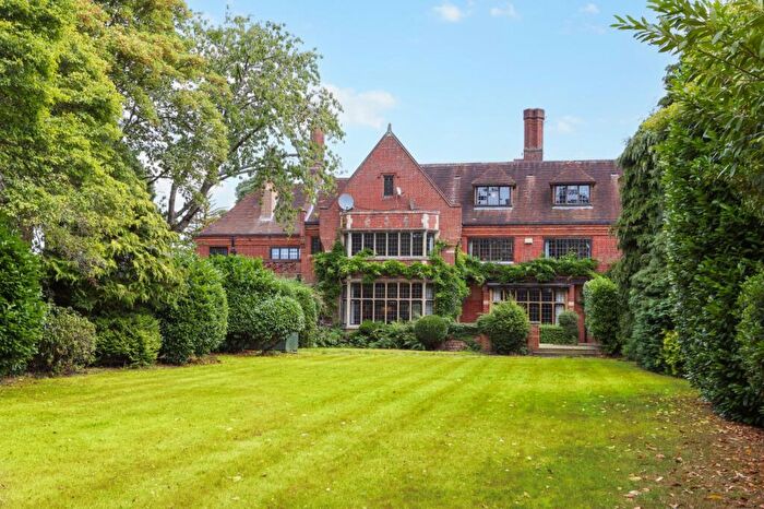 6 Bedroom Terraced House For Sale In Old Avenue, St George's Hill, KT13