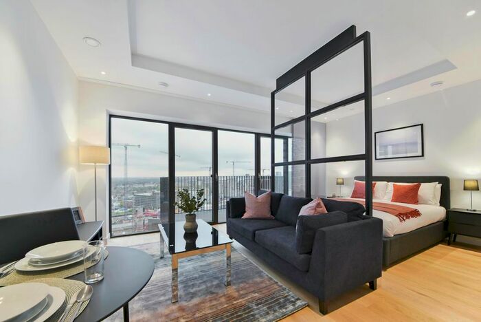 Studio To Rent In Modena House, London City Island, London, E14