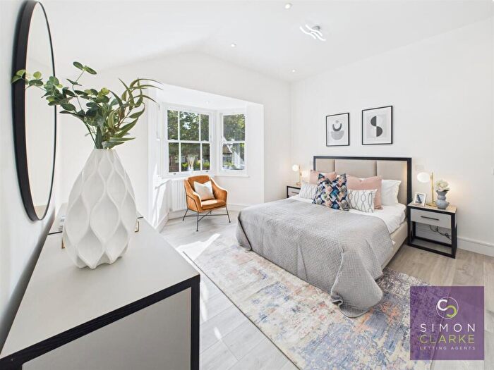 2 Bedroom Apartment To Rent In Woodside Avenue, London, N12