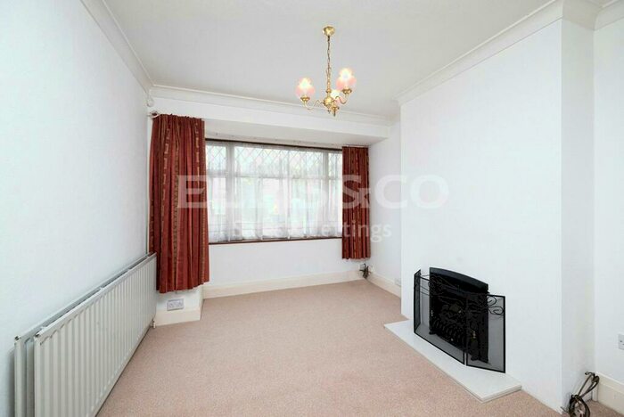 3 Bedroom Semi-Detached House For Sale In Woodstock Close, Stanmore, Middlesex, HA7