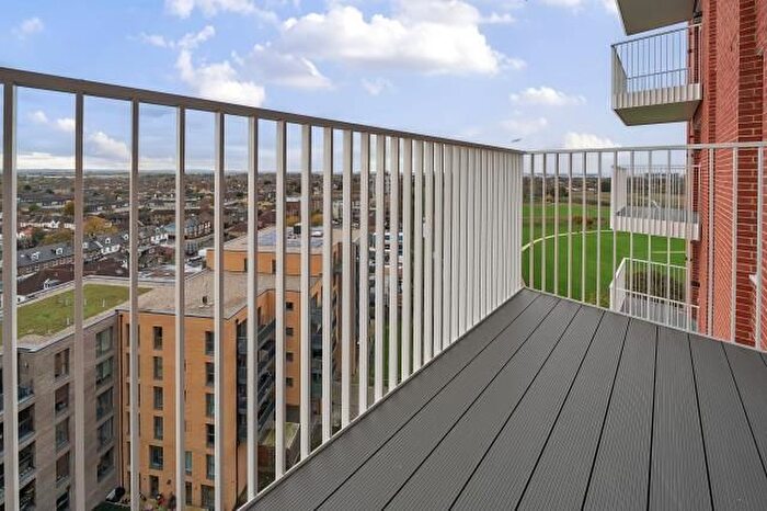 2 Bedroom Flat To Rent In New Road Triangle, Feltham, TW13