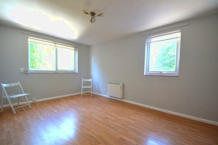 1 Bedroom Flat To Rent In Porchester Mead, Beckenham, BR3