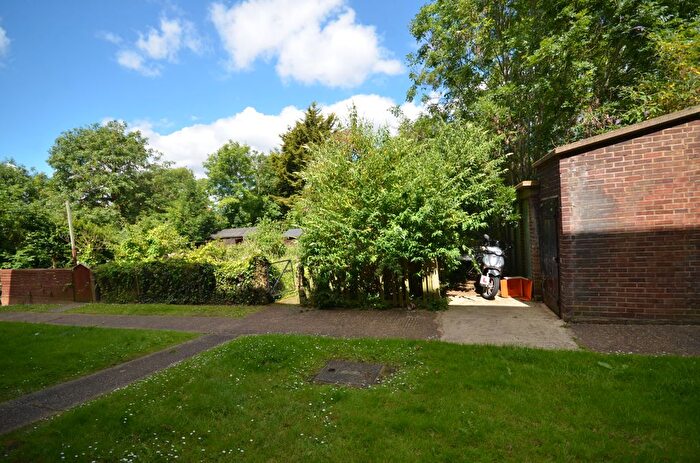 1 Bedroom Flat To Rent In Baldry Gardens, Streatham, London, SW16