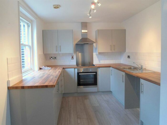 5 Bedroom Flat To Rent In High Street, Rochester, ME1