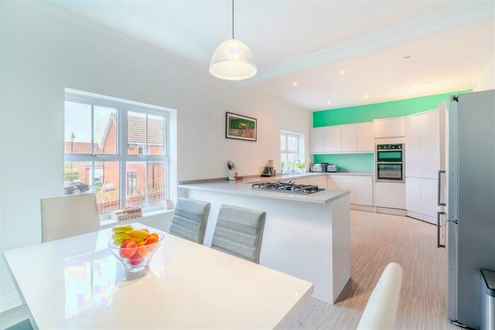 5 Bedroom Terraced House To Rent In Featherstone Grove, Great Park, Newcastle Upon Tyne, NE3