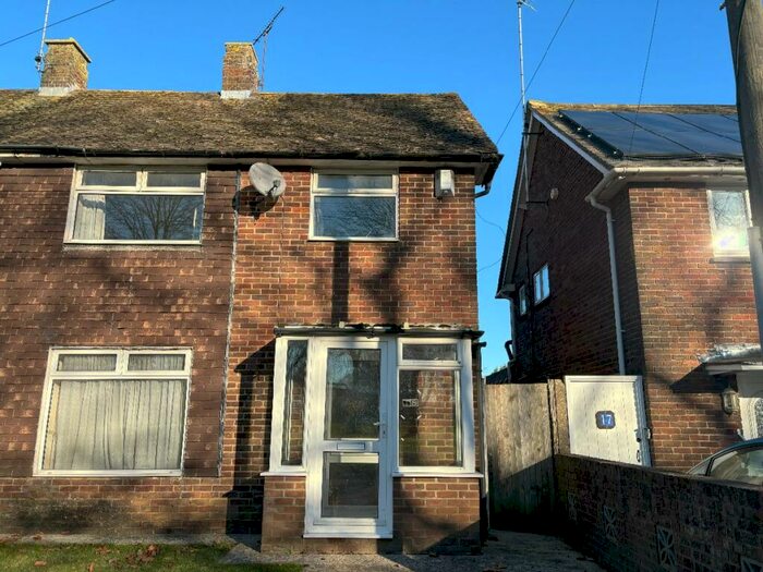 4 Bedroom Semi-Detached House To Rent In Bed Student Home - Queens Avenue, Canterbury, CT2