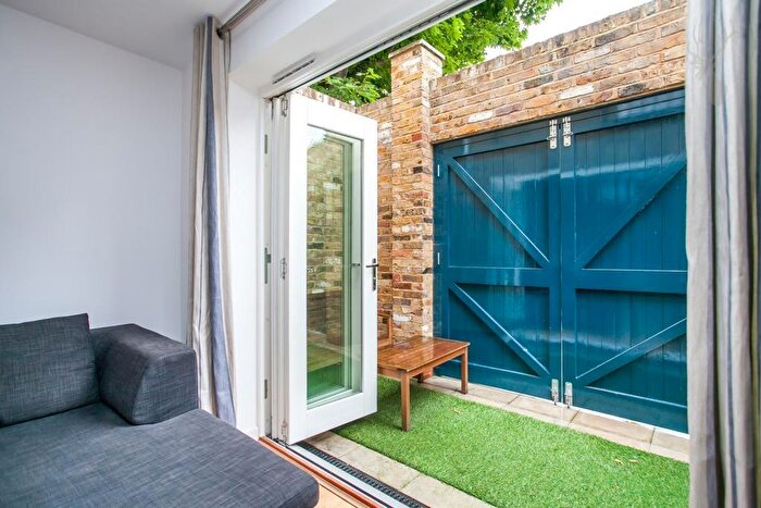 2 Bedroom Detached House To Rent In Athelstane Grove, Bow, E3