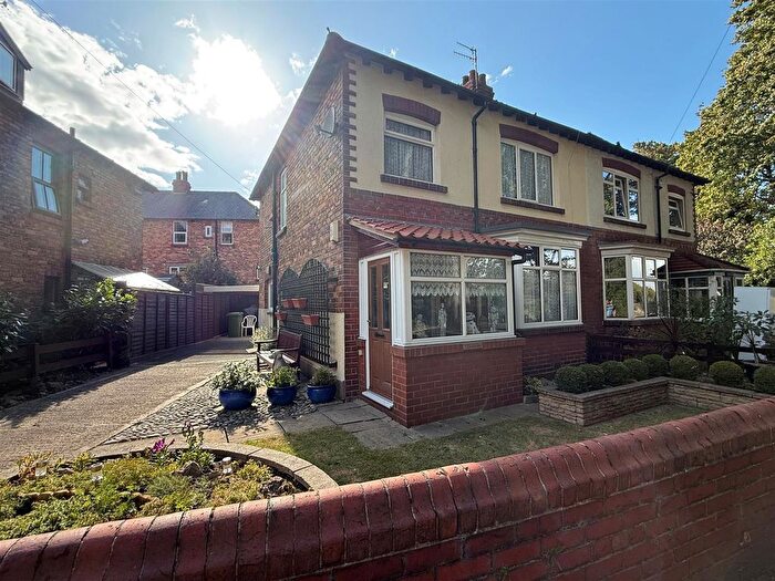 3 Bedroom Semi-Detached House For Sale In Manor Avenue, Scarborough, YO12