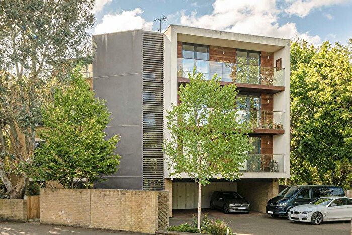 1 Bedroom Flat To Rent In Cromwell Road, Teddington, TW11