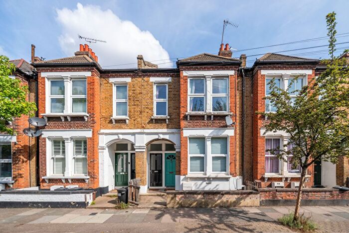 3 Bedroom Maisonette For Sale In Renmuir Street, London, SW17