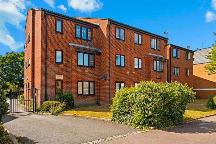 2 Bedroom Flat For Sale In Birchanger Road, London, SE25