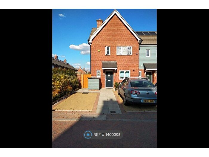 3 Bedroom End Of Terrace House To Rent In Twist Way, Slough, SL2