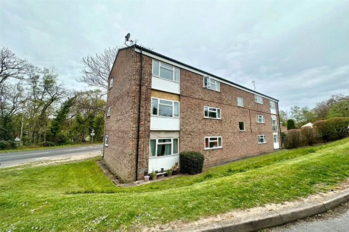 2 Bedroom Flat For Sale In Earlswood, Bracknell, Berkshire, RG12