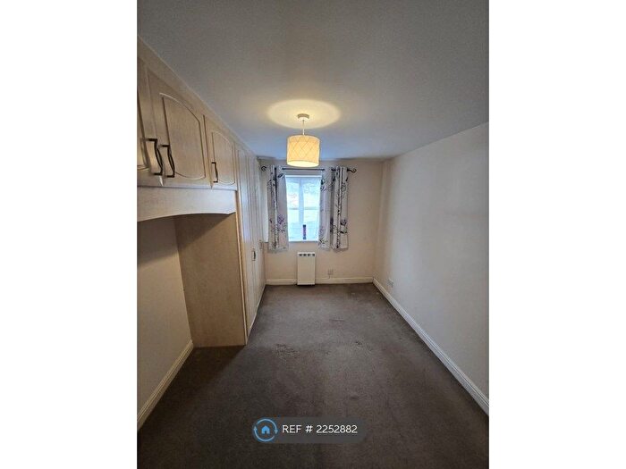 2 Bedroom Flat To Rent In Coalmans Way, Burnham, Slough, SL1