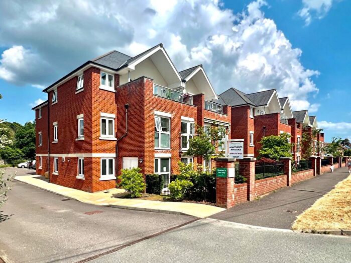 2 Bedroom Apartment For Sale In Haven Court, Southampton Road, Hythe, SO45