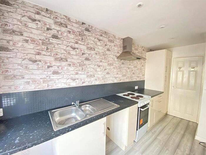 2 Bedroom Flat To Rent In Market Place, Willenhall, WV13