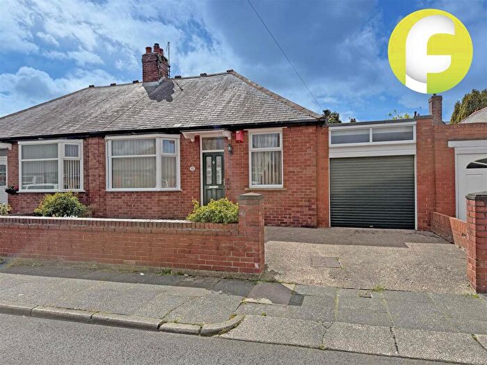 3 Bedroom Semi-Detached Bungalow For Sale In Glendale Avenue, North Shields, NE29