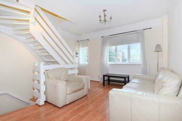 4 Bedroom Maisonette To Rent In Crescent Road, Finchley, N3