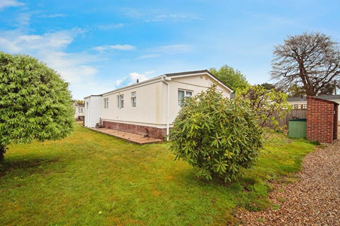 3 Bedroom Mobile/park Home For Sale In Oaklands Park, Crossways, Dorchester, DT2