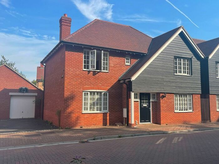 4 Bedroom Detached House To Rent In Lambeth Road, Colchester, CO2