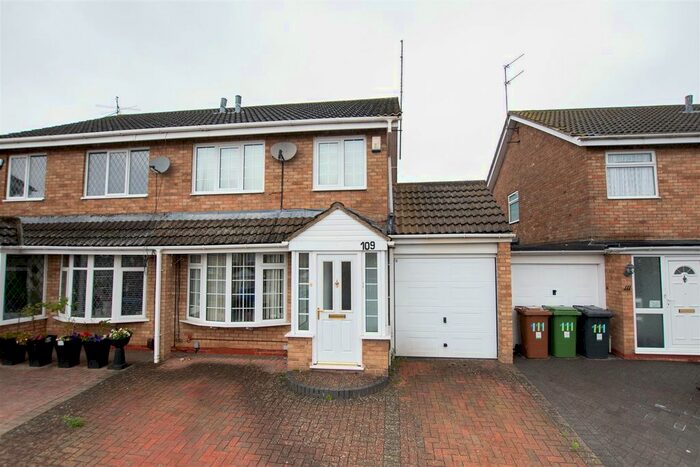 3 Bedroom Semi-Detached House To Rent In Oakley Drive, Wellingborough, NN8
