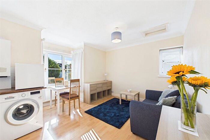 1 Bedroom Flat To Rent In St. Peters Road, Maidenhead, Berkshire, SL6