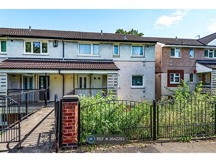 1 Bedroom Flat To Rent In Tulip Avenue, Nottingham, NG3