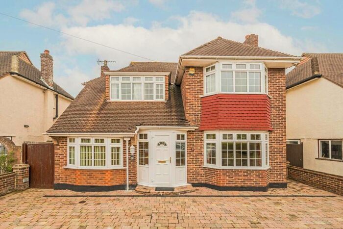 4 Bedroom House To Rent In Wendover Drive, New Malden, KT3