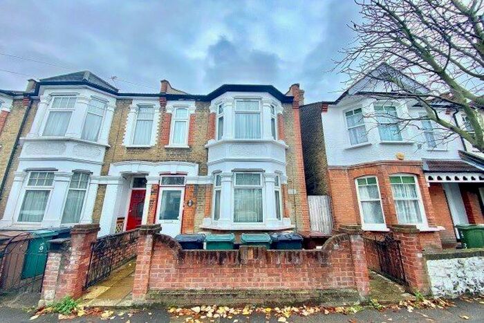 3 Bedroom Flat To Rent In Cromer Road, London E10