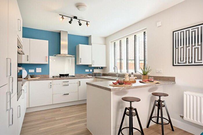 4 Bedroom Detached House For Sale In Peacock Avenue Basingstoke, RG23