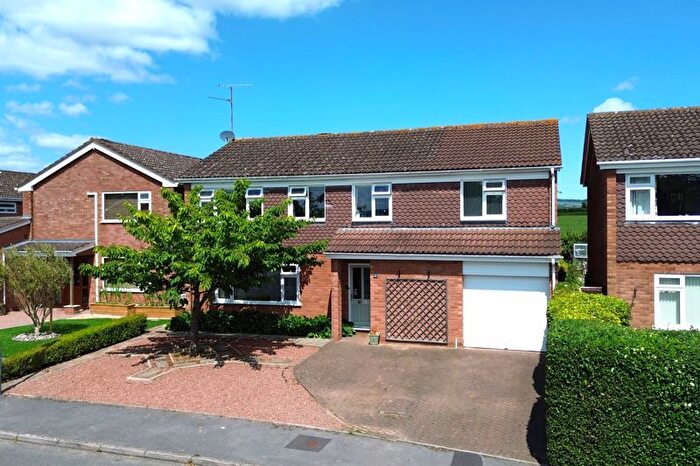 5 Bedroom Detached House For Sale In Staplegrove, Taunton, TA2