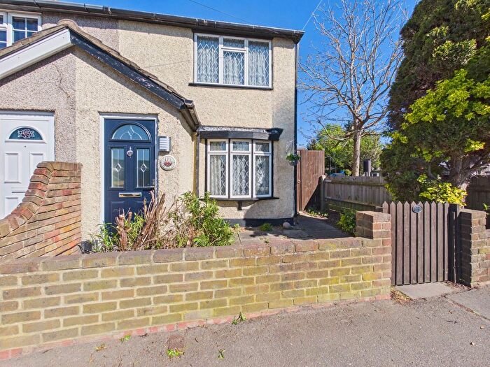 2 Bedroom Semi-Detached House For Sale In Charlton Road, Shepperton, Surrey, TW17