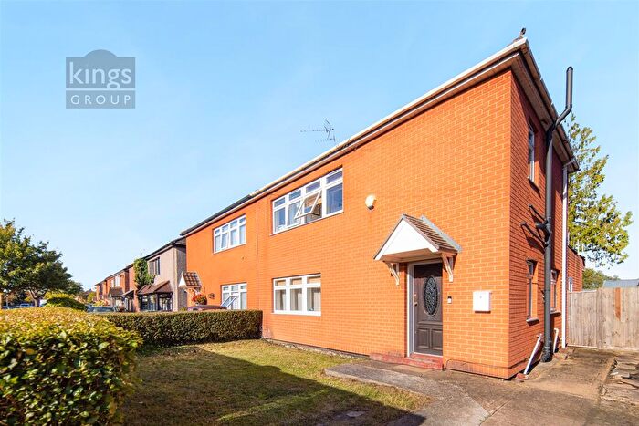 3 Bedroom Semi Detached House For Sale In Valley Side, London, E4