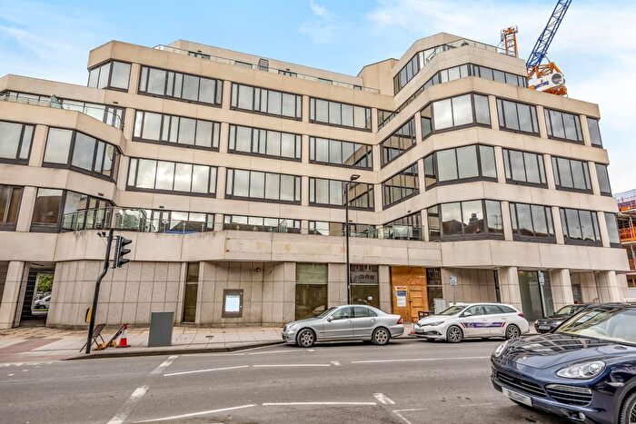 2 Bedroom Apartment To Rent In Slough, Berkshire, SL1