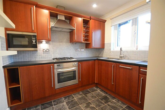 2 Bedroom Apartment To Rent In Waterside, Sale, M33