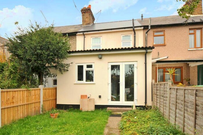 2 Bedroom Terraced House To Rent In Hillside, Slough, SL1