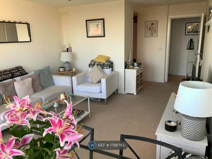 2 Bedroom Flat To Rent In Phoenix Way, London, SW18