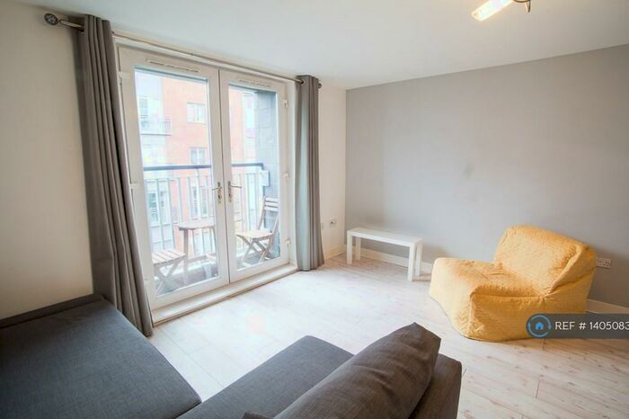 2 Bedroom Flat To Rent In Worsdell Drive, Gateshead, NE8