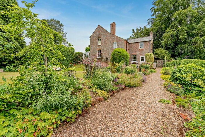 6 Bedroom Detached House For Sale In Woolton Hill, Nr Newbury, Hampshire, RG20