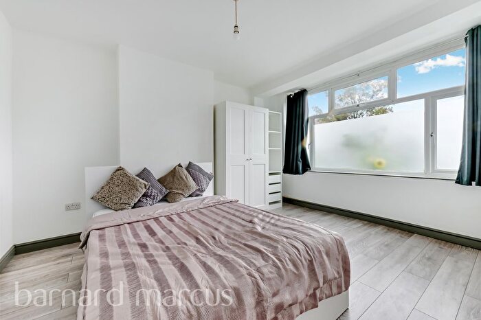 3 Bedroom Property To Rent In Rowan Road, London, SW16