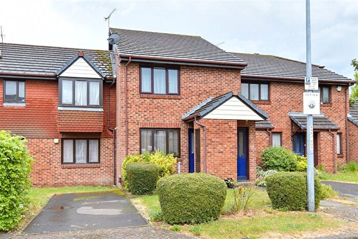 1 Bedroom Maisonette For Sale In Haig Gardens, Gravesend, Kent, DA12