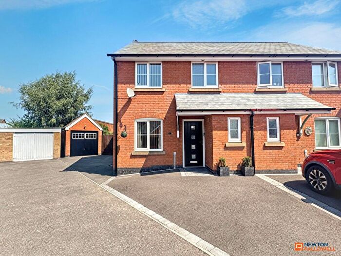 3 Bedroom Semi Detached House For Sale In Wildgoose Close, Ibstock, LE67