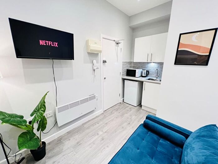 1 Bedroom Studio To Rent In Musjid Road, London, SW11