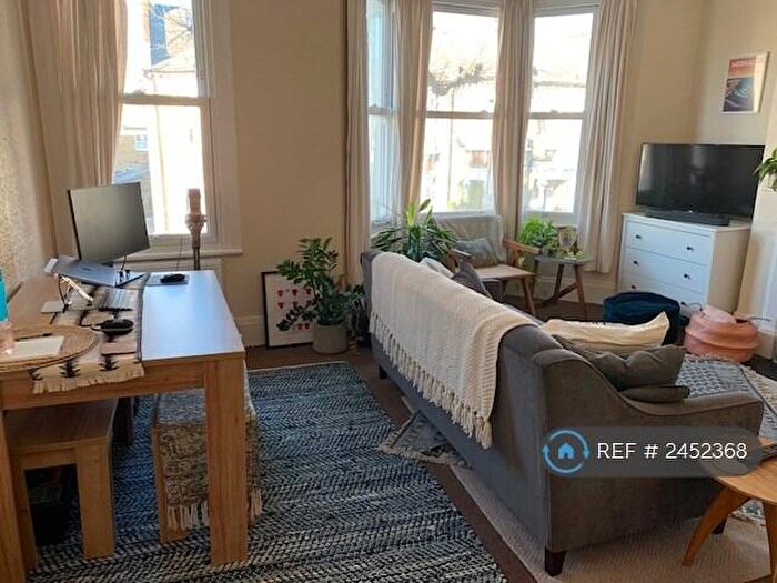1 Bedroom Flat To Rent In Bennerley Road, London, SW11