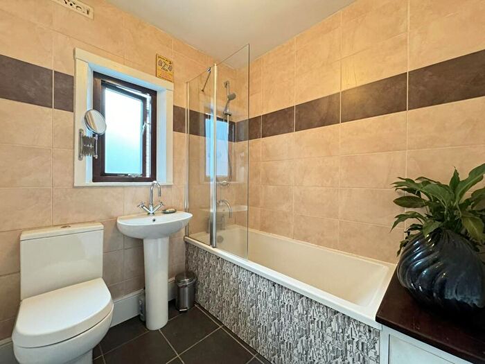 3 Bedroom Terraced House For Sale In York Avenue, Whalley Range, M16