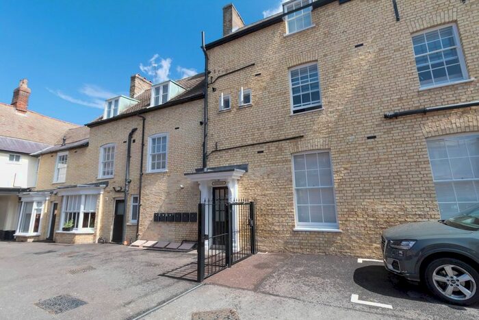 2 Bedroom Flat To Rent In Whitehorse Street, Baldock, SG7