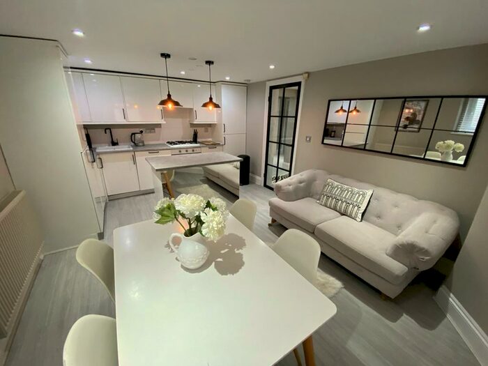 2 Bedroom Apartment To Rent In Harehills Lane, Leeds, LS8